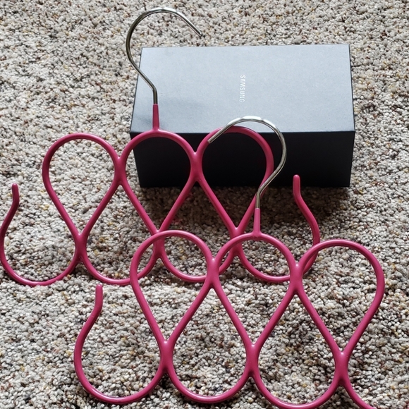 Accessory hangers - Picture 2 of 2